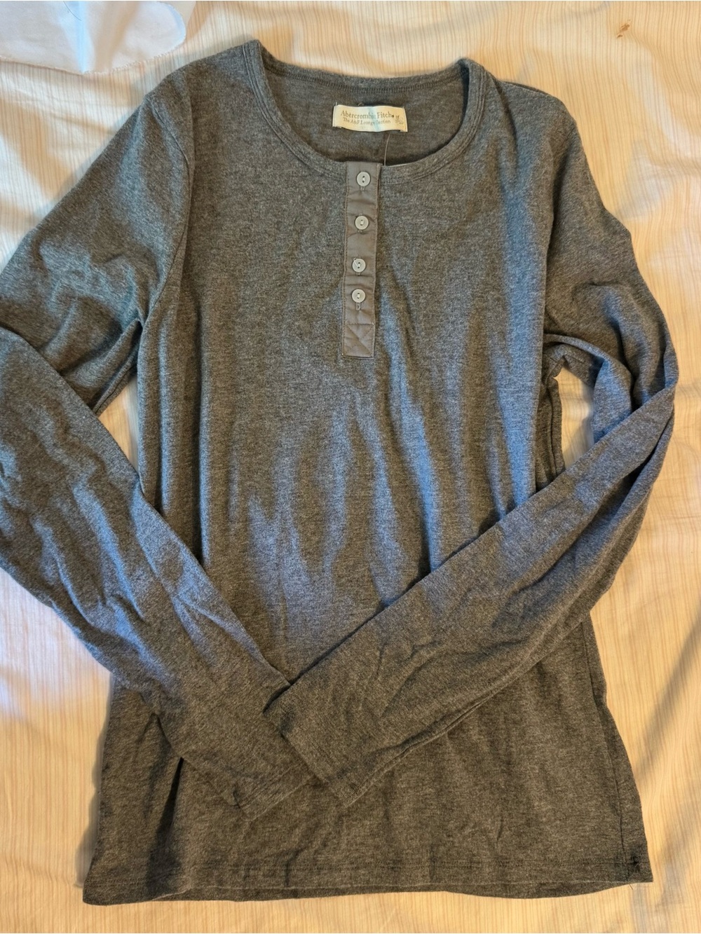 Abercrombie & Fitch Women's Gray Long-Sleeve Henley top